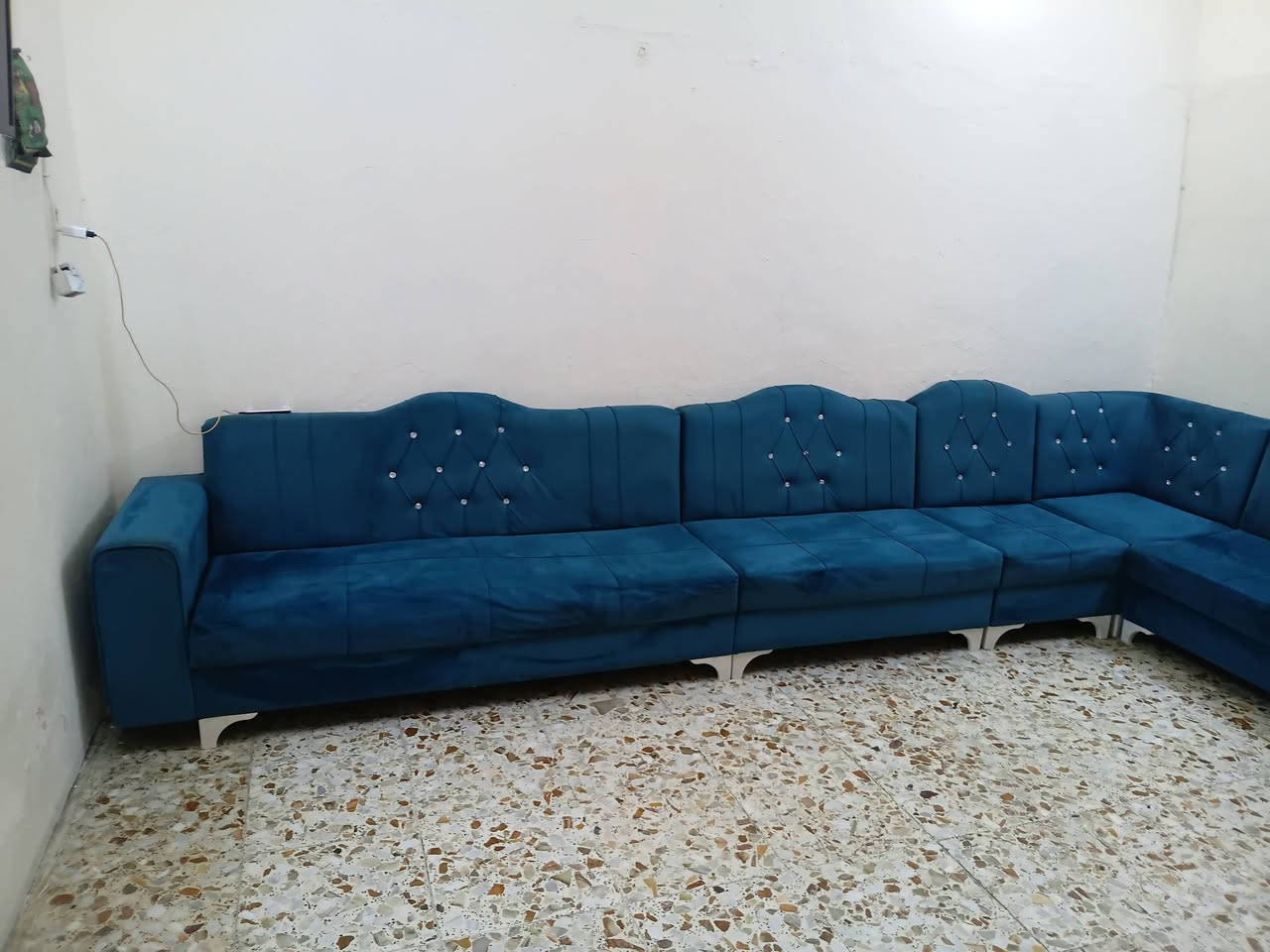 ديوان عشر مقاعد بغداد الشعله سعره 200وبيه مجال ***********
