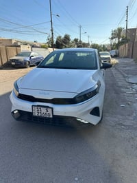 سيراتو خليجي موديل 2023 ماشيه 35 رقم بغداد باسمي تحويل ثاني يوم   محرك...