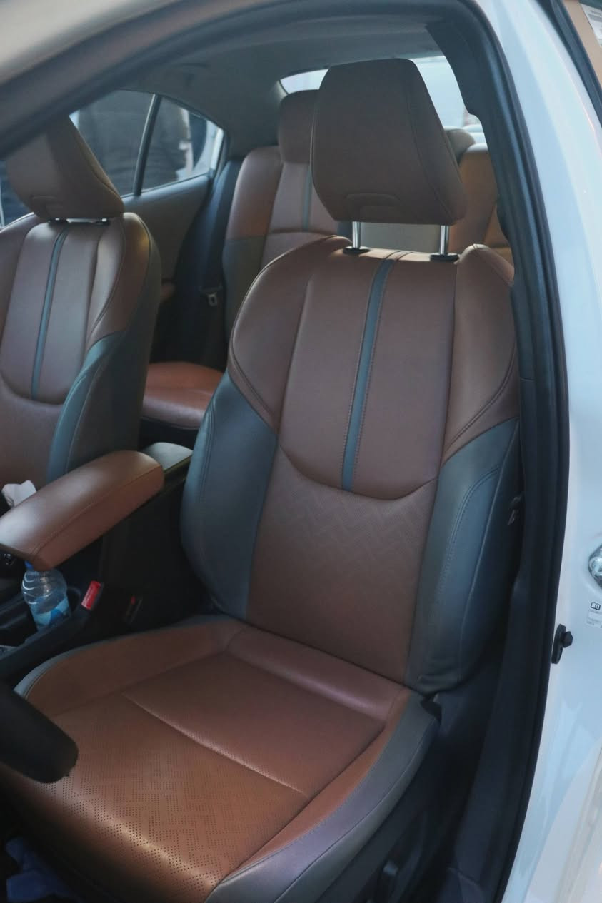 السلام عليكم 
النوع : تويوتا كورولا هايبرد  ( S ) خليجي شكل الامريكي تجميع الصين فول 1/1 
الموديل : 2024
 السيارة مكفوله بدون صبغ 
ىون ابيض صدفي مو ابيض عادي مثل اغلب ال s الموجوده بل سوك 
عداد المسافة : 25  الف حقيقي 
السياره : تجي داخل أصل 3 الوان كشنات مشمشي تطريز ..مو ساده اللي تجي عمل ..دشبول اوف وايت +اسود بلاد
المواصفات : فول 1/1 اعلى فئة 
* محرك : 1800 هايبرد 
* بصمة + بصمة ابواب وصندوق
* فتحه 
* جلد + كراسي كهرباء 
* تبريد قطعتين 
* اشاير بلمري 
* 3 انظمة قياده 
* لدات نهاريه امامية خلفيه 
* ويل كروم قياس 17 
* شاشة + كاميره + كاربلي 
* ردارات ..تحديد مسار 
السياره بيهه 
عازل حراري  نانو امريكي لكل جام السيارة 
داخل كاربون فايبر مع اضافات بسيطه للسيارة 
بصمه مفاتيح عدد 2 + كتلوكات الشركة 
السيارة بأسمي تحويل مباشر 
العنوان : بغداد - حي الجهاد ..شقق حي السلام حي الصدام السكني 
السعر : 162 ورقه 
***********
