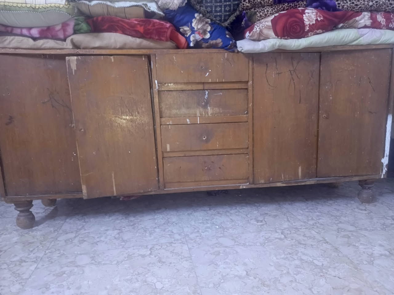 سلام عليكم عندي غراض بيت البيع معصاره +بوفيه+كاونتر+كنتور 6بيبان ابل ملاحق مناسبات مكان المحموديه حي القاده رقم ***********
