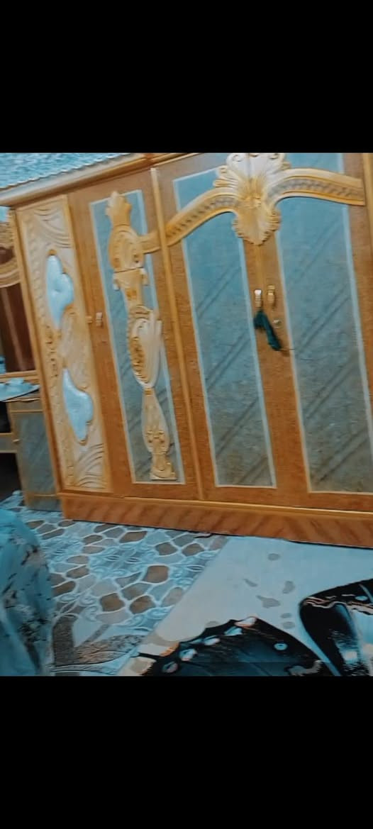 السلام عليكم غرفةة للبيع مكان بغداد رئاسة العبيدي للاستفسار الاتصال بالرقم ***********
