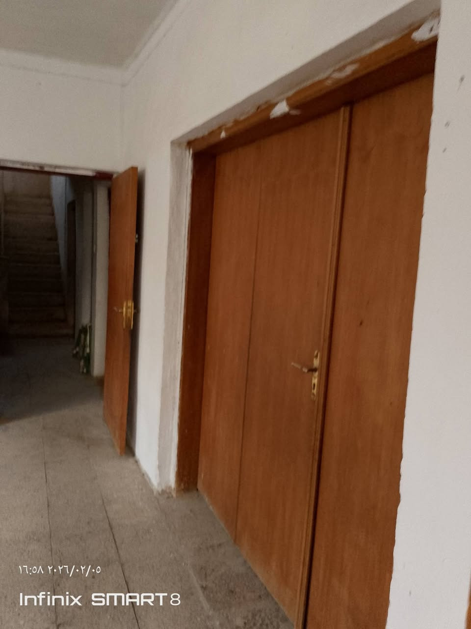 عروض اليوم دار الايجار المساحة 220م بناء غرفتين وصالة واستقبال ومطبخ وصحيات حي ميسان  23على ساحة سعر الايجار 350مع الماء والكهرباء الاستفسار الاتصال على الرقم التالي ***********او مراجعة مكتب المصطفى قرب مؤكولات السلطان
