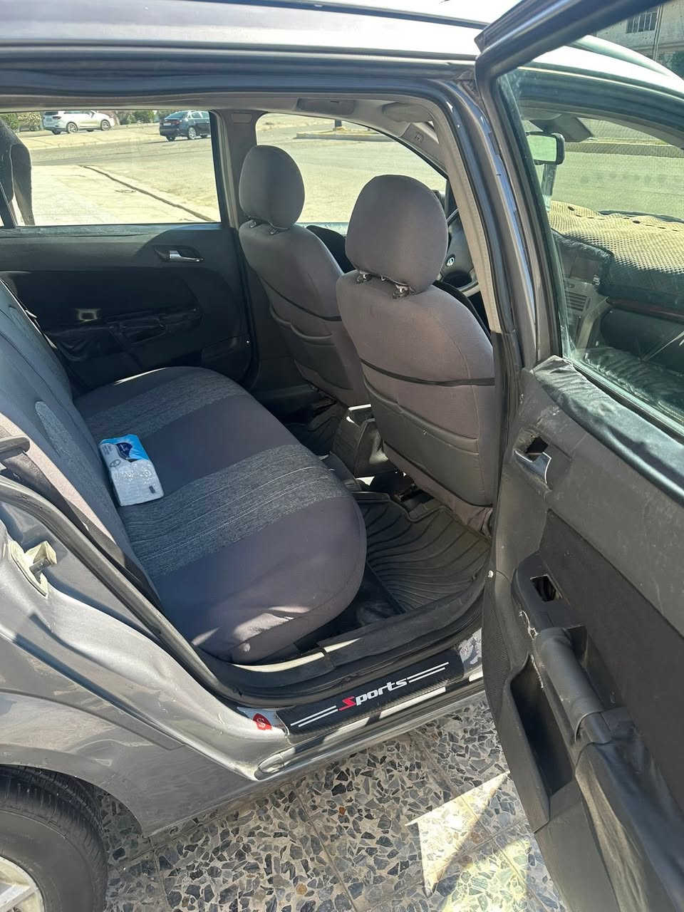 ستره 2005 محرك 16 كير عادي سنويه 2027 شرط تحويل او وكاله سعره 46  بيه مجال دواخل جديد كله سياره نضيفه طخم ماصارله شهر بدلته درم شفت بدلته  دسكات  فلنجات كله جديد امبدل بيه ادامه جديده سياره مال بيت رقم ***********
