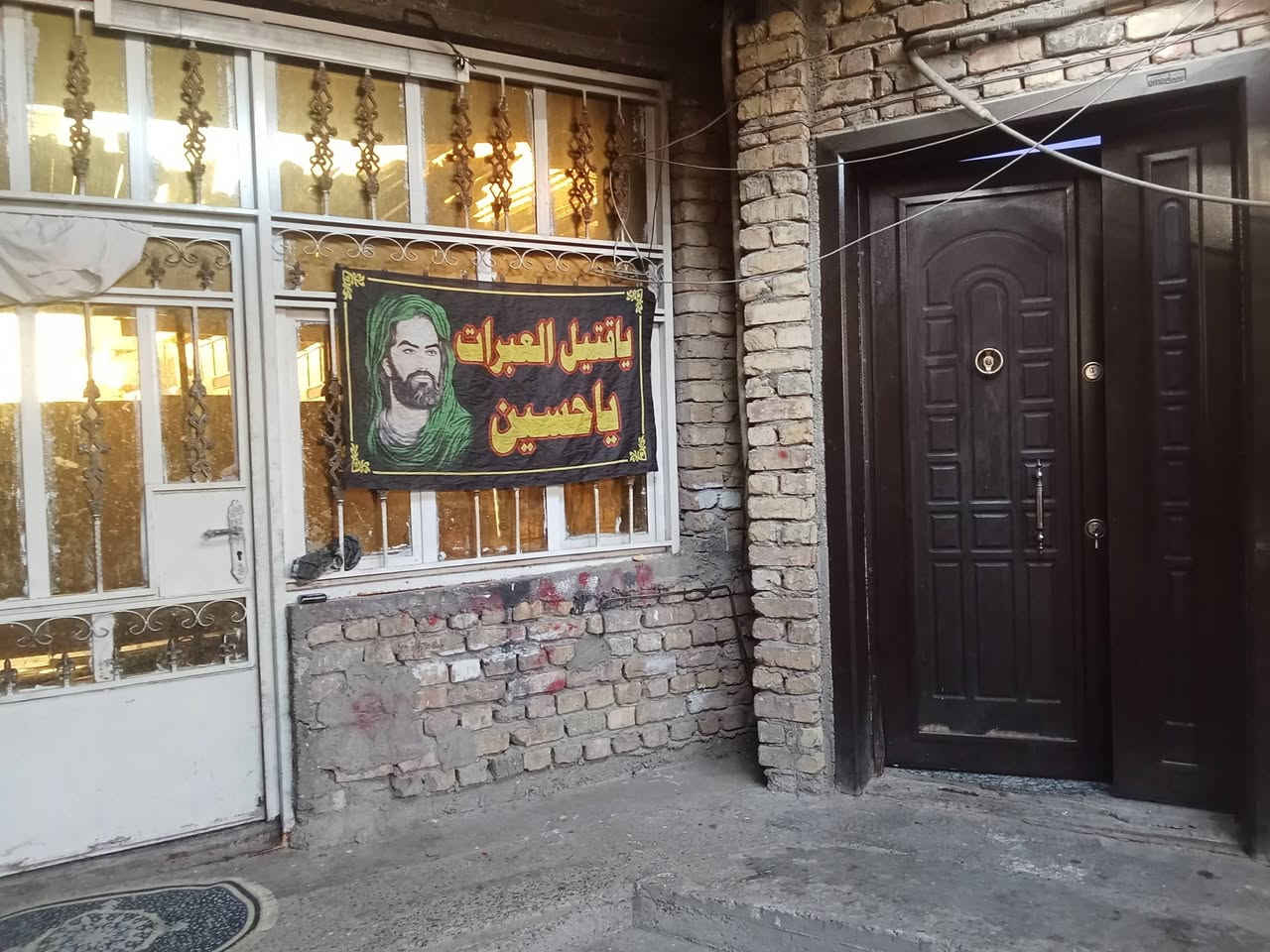 السلام عليكم دار البيع مساحة 144 طابو صرف موقع بغداد مدينة الصدر قطاع 25 قريبة على شارع الداخل
البيت متكون من طابقين ونص 7 غرف نوم 
الطابق الاول غرفة نوم وحدة مطبخ حار وبارد صالة طولهة 8 امتر درج دوار مطبك مرمر صحيات ستقبال معزول وكراج 
الطابق الثاني 4غرف نوم وحدة من  نضام سويت وصحيات معزولة درج دوار
الطابق الثالث 2 غرف نوم صالة صحيات  صطح شتايكر درج خارجي عدل السعر 350مليون تواصل على هذا الرقم ***********
السلام عليكم دار البيع مساحة 144 طابو صرف موقع بغداد مدينة الصدر قطاع 25 قريبة على شارع الداخل
