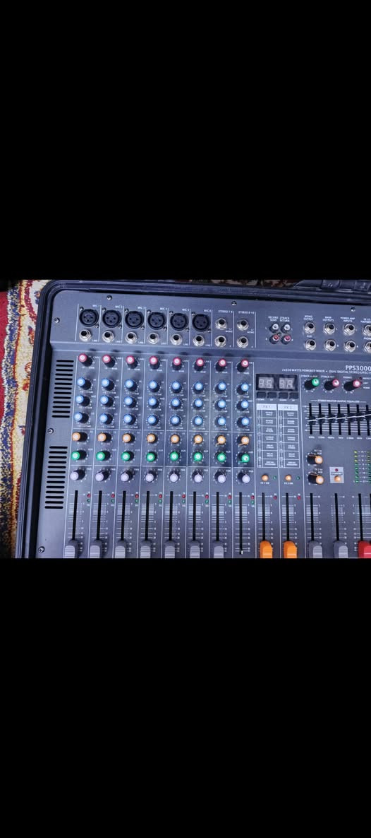 السلام عليكم  اخوتي
عدي جهاز  داينكور صناعه ايطالي اصلي 
 تشد علي 6 سماعات 
صوت صافي. ومرتب 
 جهاز مسيرات خدمه تشد علي مرسله  
استعمالي اله مسيره الكاضميه  فقط 
 محتاج واريد ابيعه مستعجل  مستعجل 
 مكان (الناصرية تضحيه شارع البقاع) 
السعر خاص 
*********** رقمي
