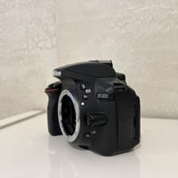 📸 كاميرا Nikon D5300 للبيع • الحالة: 95٪  • دقة 24.2 ميغابكسل  • 39 نق...