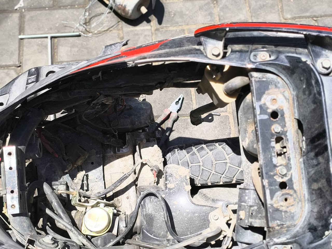 السلام عليكم ماكس ١٤٠للبيع نضيف دراجه شغاله معدل قوي وتشتغل هندر سلف شغال بس باتري كاعد ومكينته نضيفه وتمشي *********** حي الجهاد شارع التجاري ٢٠٠ بيها مجال
