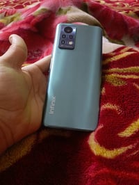 إنفينيكس • ذاكرة ١٢٨ • شاشة مكسورة