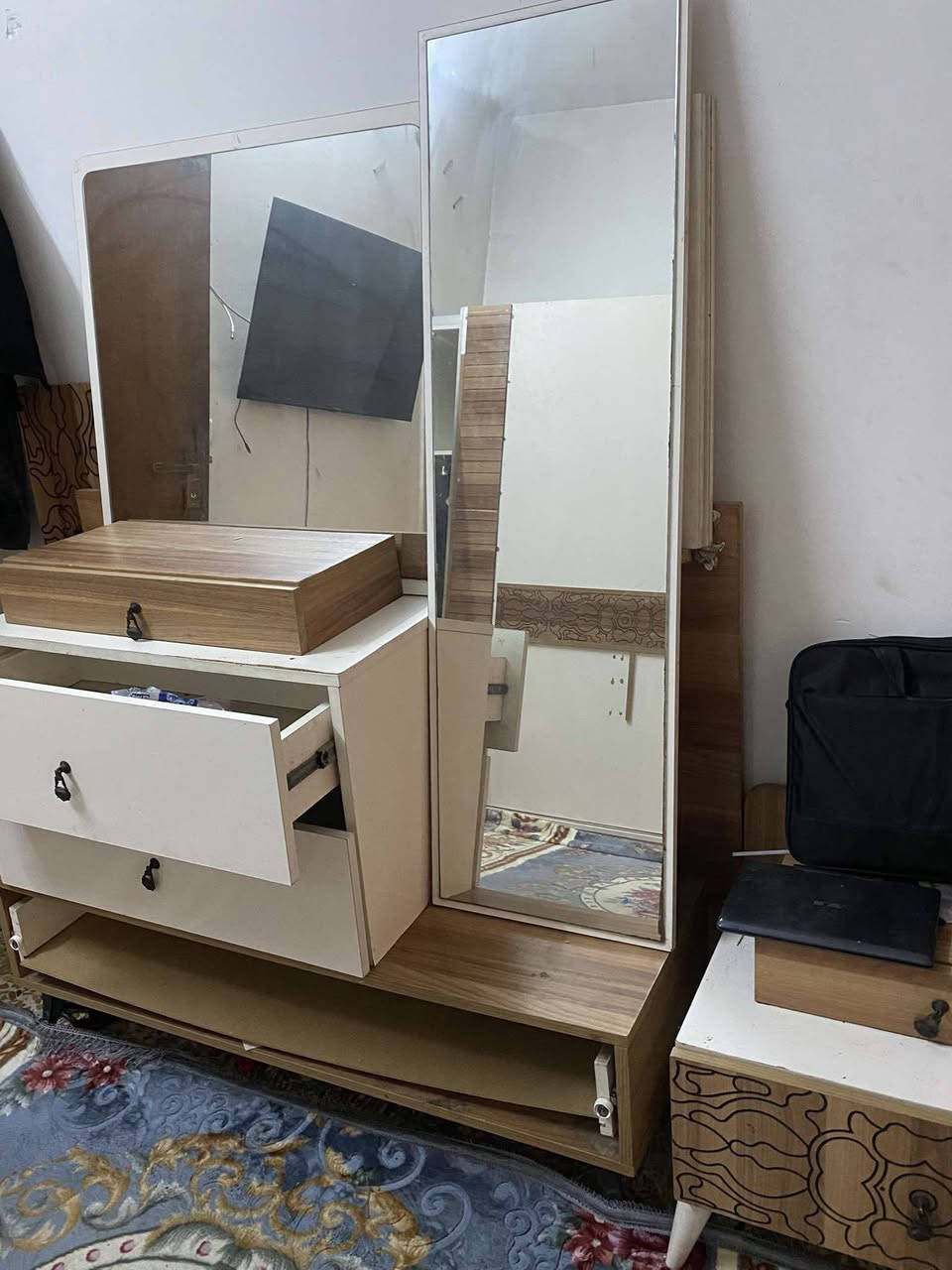 للبيع غرفه تركيه سعر 300وبيه مجال  
العنوان حي الوحدة 
متابعه للحساب فضلن وليسه امرن


**إذا كنت صاحب هذا الإعلان وتريد حذفه لأي سبب، رجاءا أرسل رسالة إلى الدعم الفني**