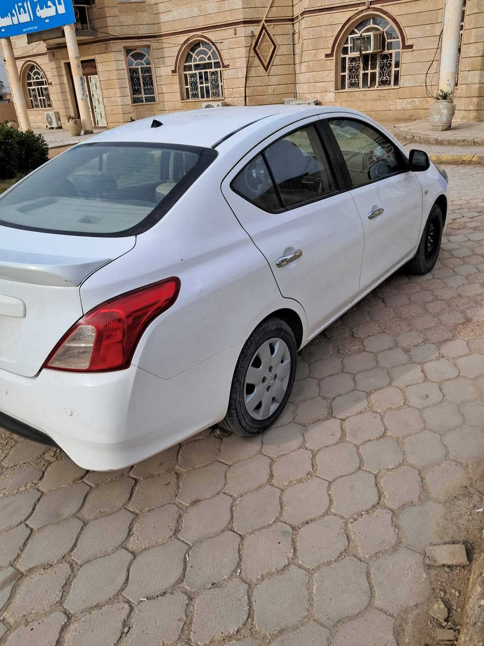 السلام عليكم ورحمة الله وبركاته
صني هندي بليتة زركة صنع ٢١ اربيل باسم الشركة بيها قبق جنطة مبدل باخرى تايوان و رصعتين صغيرتين فقط بدون اي صبغ والباقي كفالة كير ومحرك تبريد وتدفئة ما مفتوح بيها برغي واحد من الدعامية للدعامية  اشتريتها زيرو ولحد الان عندي مطلوب ١٠٥ مكاني نجف ابو صخير ***********  تلفون و واتساب
