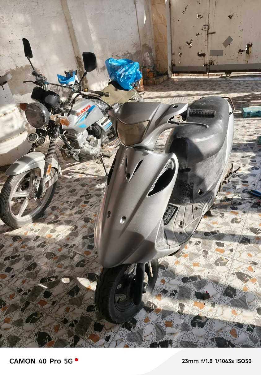 ادرس ياباني محرك ناعم كلجات جدد وقايش جديد نواقص بسيطه باتري وبك لايت واشاير مكاني الشهداء السعر 190 وبيها مجال بسيط وذا مراوس ب4 كير وانطي فرق 
***********
