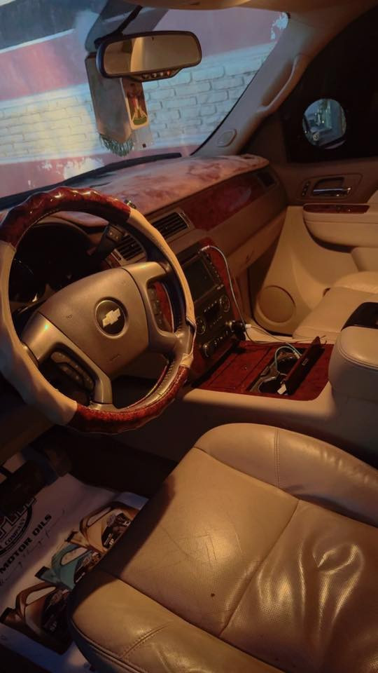 السلام عليكم تاهو للبيع موديل 2014 اصل اصل مكفوله من فتح والكص والنتربول والعشاير سياره جديده معنه الكلمه احله من الصور مناقصه ربع كبل للشارع سياره جاهزه عنوان بغداد ب 108 وبيه مجال تأمرون امر 
*********** اتصل وتأمر
