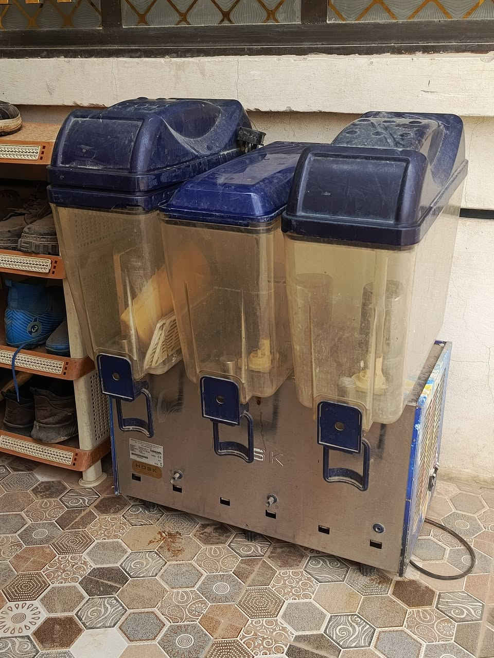 خلاط وبراد شرابت للبيع
نضيف بسعرمناسب 325الف
***********
