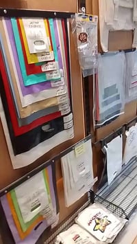 لأصحاب المحال التجارية والبيجات، تميّز مع مطبعة الطاووس !✨ احصل على طب...