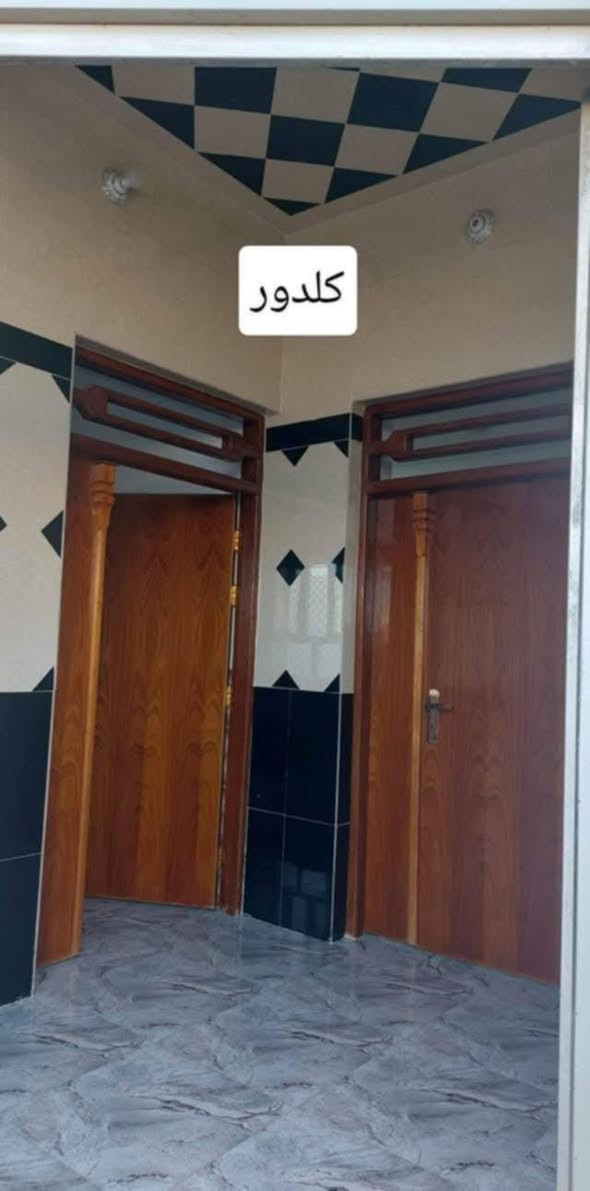 سلام عليكم بيت للبيع مكانه حي البكر الشرقي قرب مدرسه القاهره مقابيل جامع الرؤوف بناء حديث البيت مساحه٤٠٠ طابو صرف البيت مكون من 5 غرف نوم و مجمعات صحيه داخل وخارج وصالتين كبيره مطبخ حار وبارد كبير استقبال كبير 
الاستفسار اكثر الاتصال
***********
