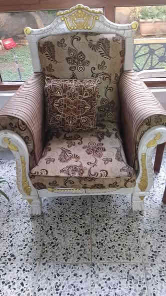 سلام عليكم للبيع طخم 2 اكبار 4 اصغار الاستفسار عل رقم ***********
