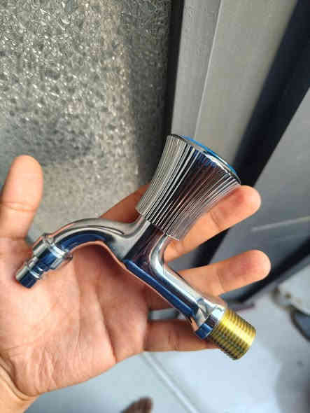 10 حنفيات وزن ثقيل جدا وزن قطعه ربع كيلو فولاذ كلهم ب30 يابلاششش
***********
