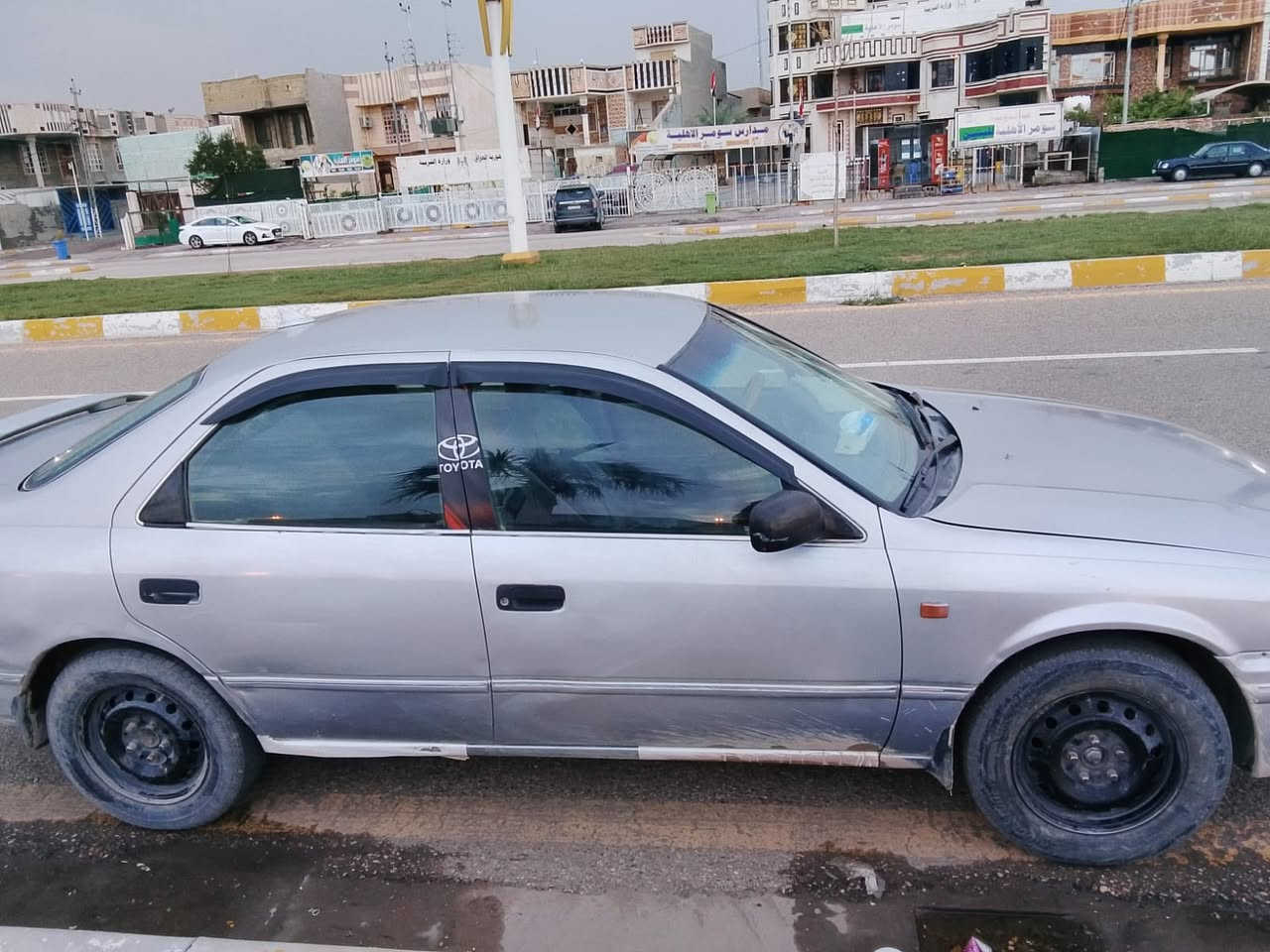 السلام عليكم ..للبيع كامري 2000
السيارة مناقصها شي كفالة عامة كير مكينة 
السيارة مصبوغة حزام … شرط التحويل سعرها 58 ورقة بيها مجال شي بسيط . مكانها فلوجة 
***********
