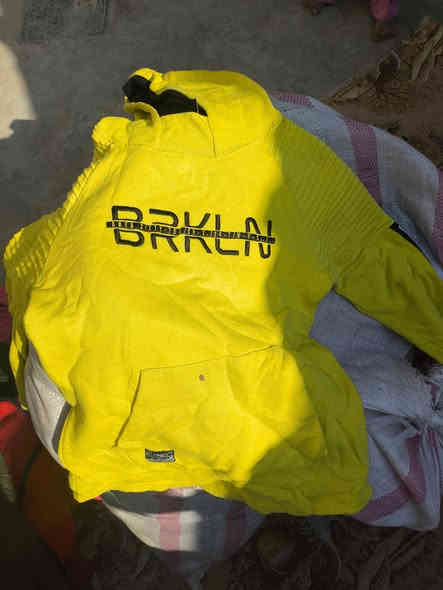 سلام عليكم 
تصفية ....تصفية ..... تصفية 
ملابس بآلة نظيفة 
١٠٠ سويتر اطفال ب ١٥ الف
٦١ بجامة شبابي ب ١٥ الف
١٣٠ قطعة ملابس اطفال متنوعة ب١٥ الف
قماصل اطفال ب ٥٠٠ دينار القطعة
كوتات بناتي ب ١٥٠٠ دينار القطعة
واتساب ***********
            ***********
يوجد توصيل مجاني داخل سوق الشيوخ فقط
@متابعين
@اشارة
