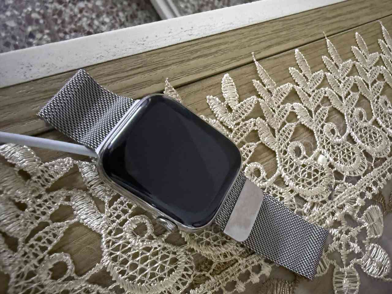 السلام عليكم 
ابل واتش جيل 7 اصدار الستانلس ستيل ( اصدار خاص )
نظافة الساعة 100% وموضحة بلصور 
بطارية الساعة 80%
حجم الساعة 45mm
الساعة كامل ملحقات سير وكارتون
سعر الساعة 325 بيها مجال بسيط بسيط
واتساب فقط ***********
