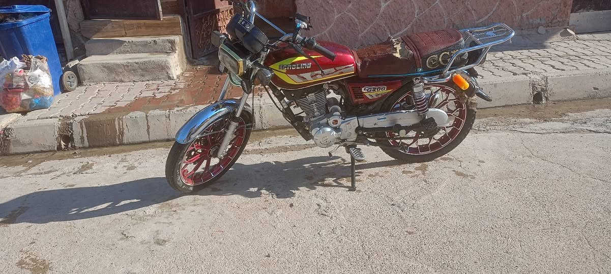 سلام عليكم
دراجه ايراني نوع سولنك 
موديل24
5كير 
مكينه200
دراجه نضيفه مابيهه اي عيب مكينه بل شرط كهربائيات بل شرط كله بلادي مملعوب بي 
فقط الجلد مال كشن مشكوك 
*********** للاتصال
