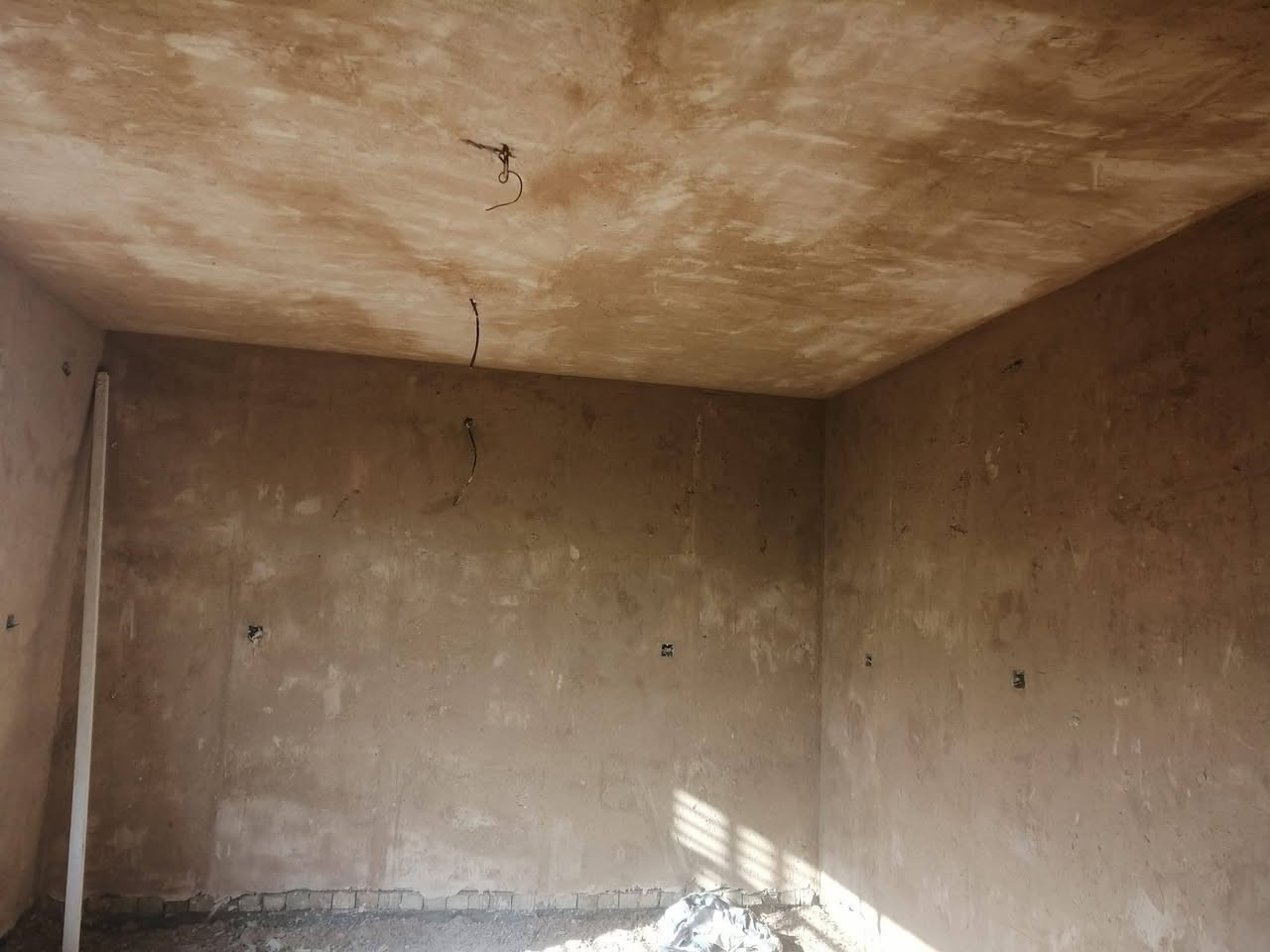يتوفر كادر بياض سعرالمتر ٥٠٠٠ والمبيت بنفس الموقع نختم ونطلع شقل درجه أوله ورزق عله الله واني خادم رقم الهاتف ***********
