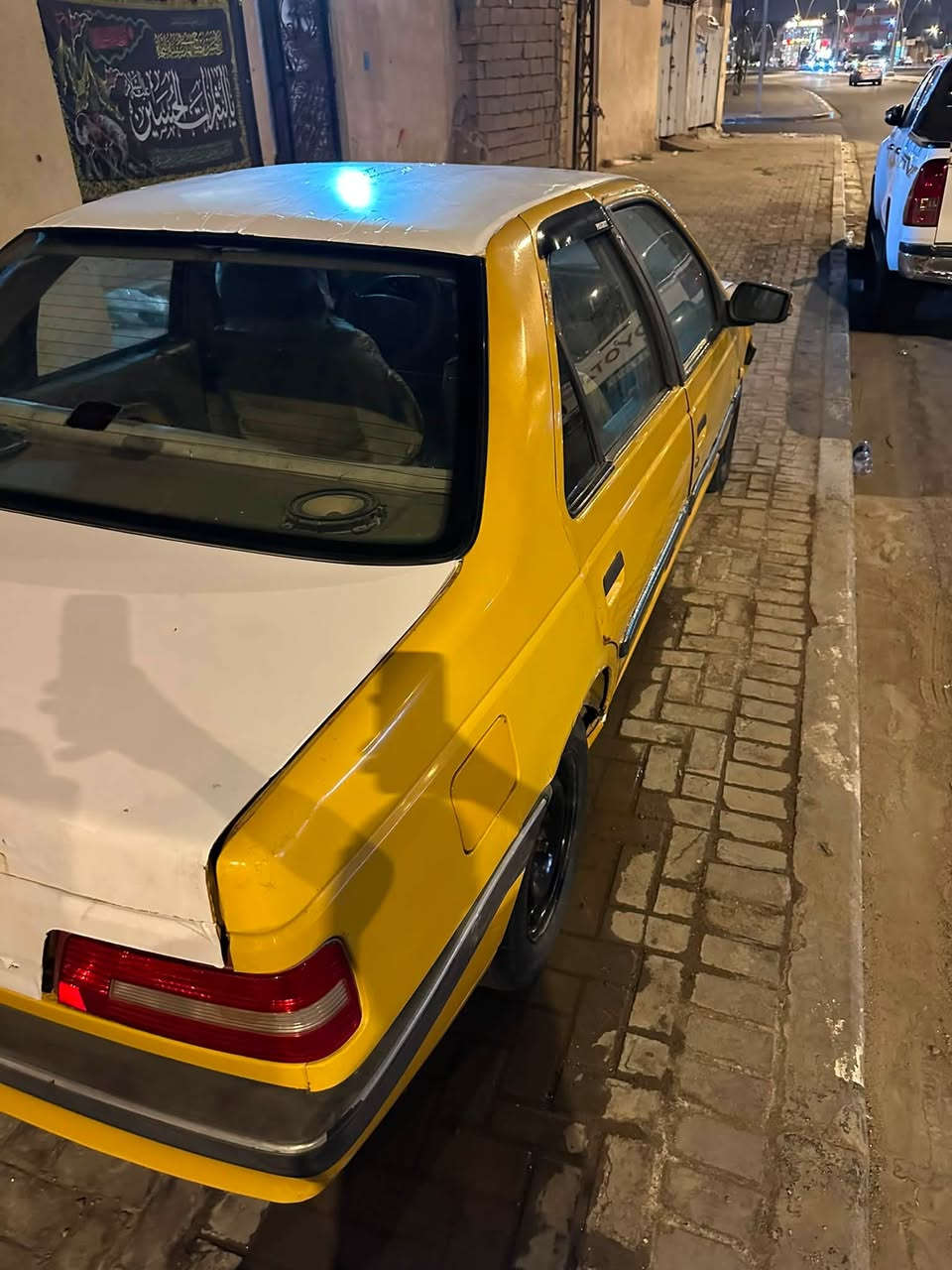 سلام عليكم سياره لبيع بيجو 405 سياره حلوه لا تنقيص وله تبغير سياره تبريد شغال ما بيه خياس هوايه بس بل دوس شويه عليه 300 هيه وغرامات عله مشتري مكاني بصره قبله سعره 23 بيه مجال رقمي ***********
