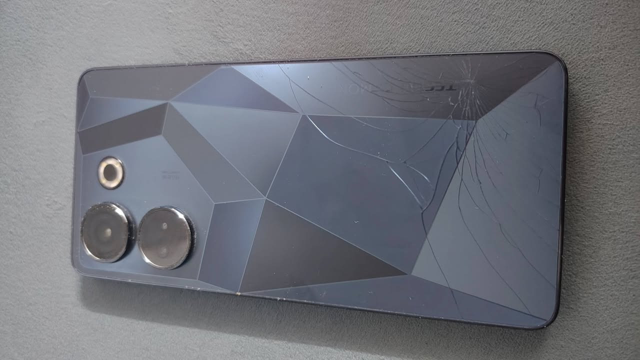 للبيع جهاز تكنو كامون 20 برو g4
ذاكرى 256 
جهاز فقط بي خدوش بضهر ومامثر نهائيا عل جهاز نضيف وستعمال بيت
سعر 180 وبي مجال قليل البصره القبله 
*********** شراي فقط لاتكسر بسعر
