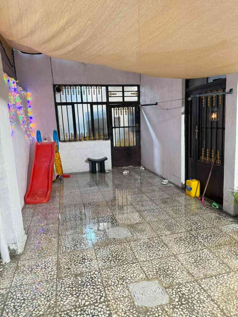 سلام عليكم عندي بيت للبيع قرب معمل السمنت شارع سبيس بيت ١٤٠ متر وصاله ومطبخ وتاخريج داخليه وخارجيه البيت كاشي وسراميك وسقوف ثانويه قرب معمل سمنت الكوفه شارع سبيس ***********

