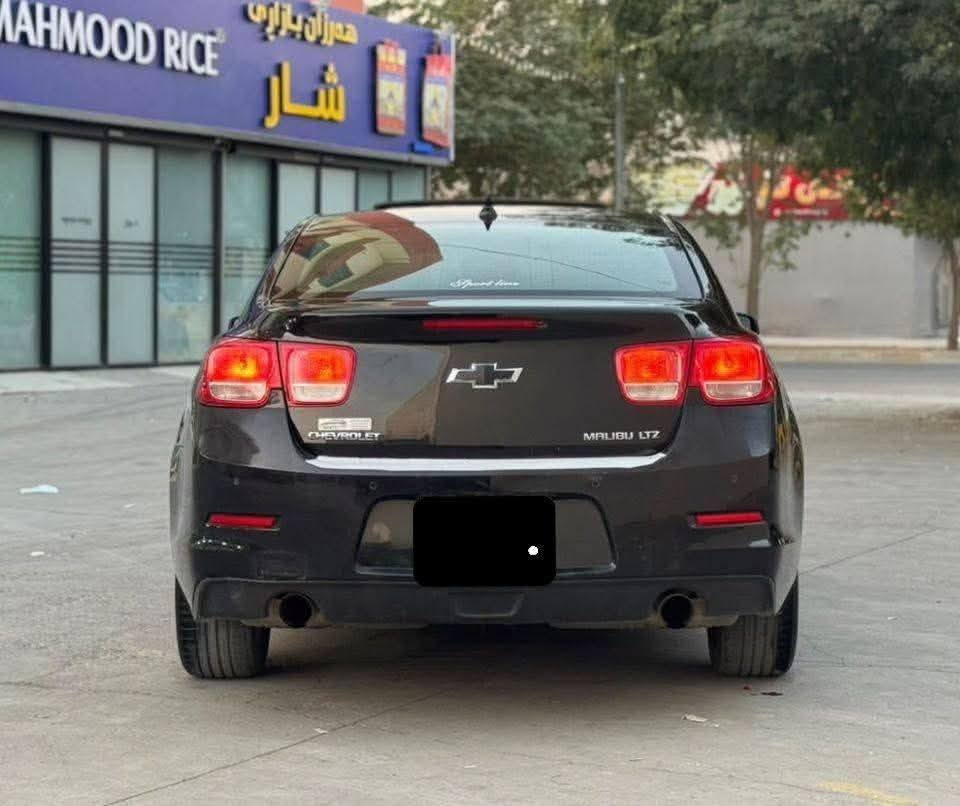 السلام عليكم 👋🏼
ماليبو موديل 2013 خليجي ⚜️
مكفولة كفالة عامة شرط قطره صبغ مابيها 
عدا مكان شبر بارد باب السايق وباقي بدون صبغ 💎
سياره على وضع شركه شرط  ✅
مواصفات LTZ فول 👇🏼
محرك 4 سلندر  
حجم محرك 2400
داخل بيجي
سلايت + بانوراما
كشنات جلد
كشنات كهربائي 
شاشة قاصه 
كاميرا دوار 
رادار امامي 
حساسات خلفي 
تحكم استيرن 
ثبيت سرعه 
مانع انزلاق 
 تبريد ثلج 🥶
تدفئة شغال
كير محرك بشرط لا صرف لا بخار كلش جديد 
تخم تايرات جديد
صدر امامي خلفي جديد  
كهربائيات كلها على وضع الشركة 
سياره مابي برغي نقص بدون مصرف جاهزه 
رقم سليمانية بسمي شرط تحويل نفس اليوم 
السعر ⇦115 ورقه و بيها مجال بسيط 💸
عنوان  ⇦ ديالى خان بني سعد 📍
الهاتف ⇦  ***********
اخوان السياره بل حقيقة كلش احلى من الصور 💯
ملاحظه السيارة رقم دولي  الجديد وليس القديم
