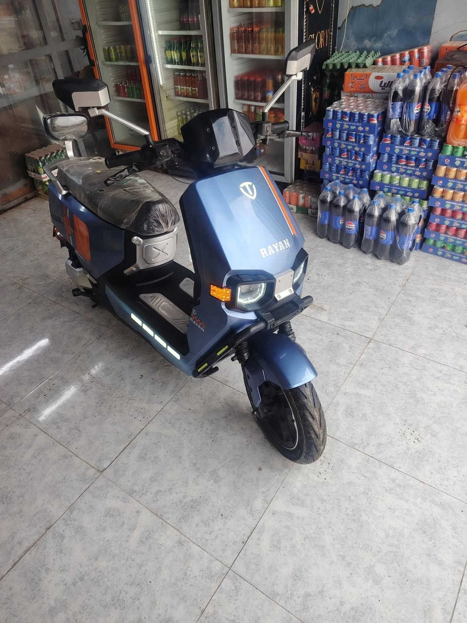 ⭕⚡دراجة ريان talig ( وحش الكون )
البيع  نضيفة الدراجة ( مستخدم ) 

🟡مواصفاتها :
🔹ملف بقوة 2000W
🔹بطاريات ٦ كبار مسطرة 72V, 35A
🔹مثبت سرعة (ARS)
⭕دبل إشارة
🔹بريك امامي خلفي دسكات
🔹مانع تزحلق ( ABS ) 
🔹لايت ( عالي، ناصي، رماش ) 
🔹اشاير (يمين، يسار) 
🔹سرعة 75km/h حقيقي على تطبيق ويز
🔹المسافة المقطوعة من km65- 75km بالشحنه الوحده 
🔹صندوق كبير جدا
🔹هورن 
🔹نظام البارك ( P ) 
🔹قفل ستيرن 
🔹مانع سرقة 
🔹بصمة تشغيل عن بعد 

🟣ملاااحظة :الدراجة نظيفة جدا امانة الله بس بيها شوية شخوط خفيفة 

🔺شاحنتها موجوة كلشي مابيها وجديدة

السعر :  مليون وبيها مجال 

للاستفسار : واتساب فقط او دايركت ***********
