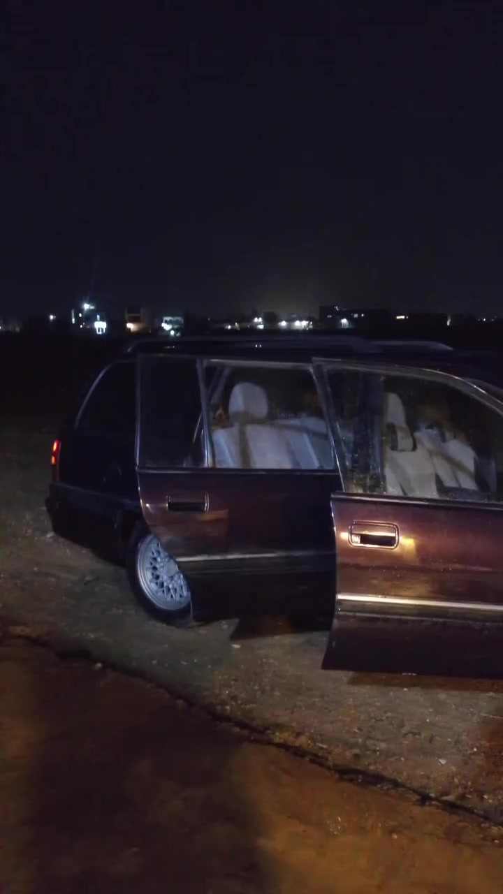 السلام عليكم سيارة للبيع... 
اوميكاستيش محرك 6سلندر كير ومحرك. مال بطه تايرات جدد كير اوتوماتيك كهربائات شغاله سياره حيلل نضيفه مصبوغا عام جماليه رقم. الماني بيها كابون بانزين شرط التحويل 
السعر 35$ورقه وبيها مجال 
اسيا. ***********
