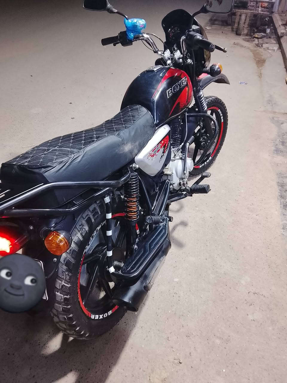 سلام عليكم..

دراجة بوكسر موديل 23.مسجلة بل سنوية 22
دراجة نضيفة عليهة ادامة زوج تايرات 
وزنجبل وكلجات وبريك امامي وخلفي جديد 
زيهة زنون h4 الدراجة مجفتة مرة وحدة قبل 3اشهر 
كلة شركة وبعدهة بل ضمان وصل الضمان موجود لنو ضمانهة 6اشهر 
نقص بس قمجي سرعة بل مطر عتقد زنجر هيج شي 
السعر المطلوب 2250مليونين وربع.....وبيهة مجال للشراي 
العنوان بغداد 
***********
