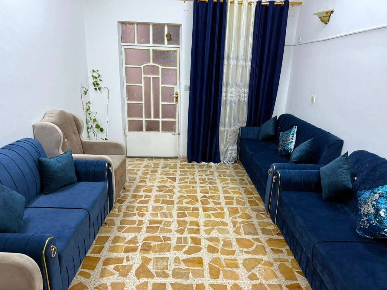 🔥🔥سعر مناسب ١٨٥ مليون قابل للتفاوض 🔥🔥

✅✅للبيع دار في الحدباء قرب جامع الغفران 🏠

مساحة ١٢٠ م واجهه ٦ طابقين مقابل الدار حديقة 🧑‍🌾 

ط اول غرفة نوم استقبال هول مطبخ صحيات 💥💥

‏طابق الثاني غرفتين نوم هول صحيات 🌍 

موقع ￼مميز ✅  

‏الاتصال والاستفسار

‏*********** ☎️

‏*********** ☎️

‏الاتصال من 12:00 ظهرا إلى التاسعة مساء ⏰ 

‏تابع الصفحة ليصلك  كل جديد 👌

🔥🔥 مكتب ياسر الحمداني لتجارة العقارات🔥🔥
