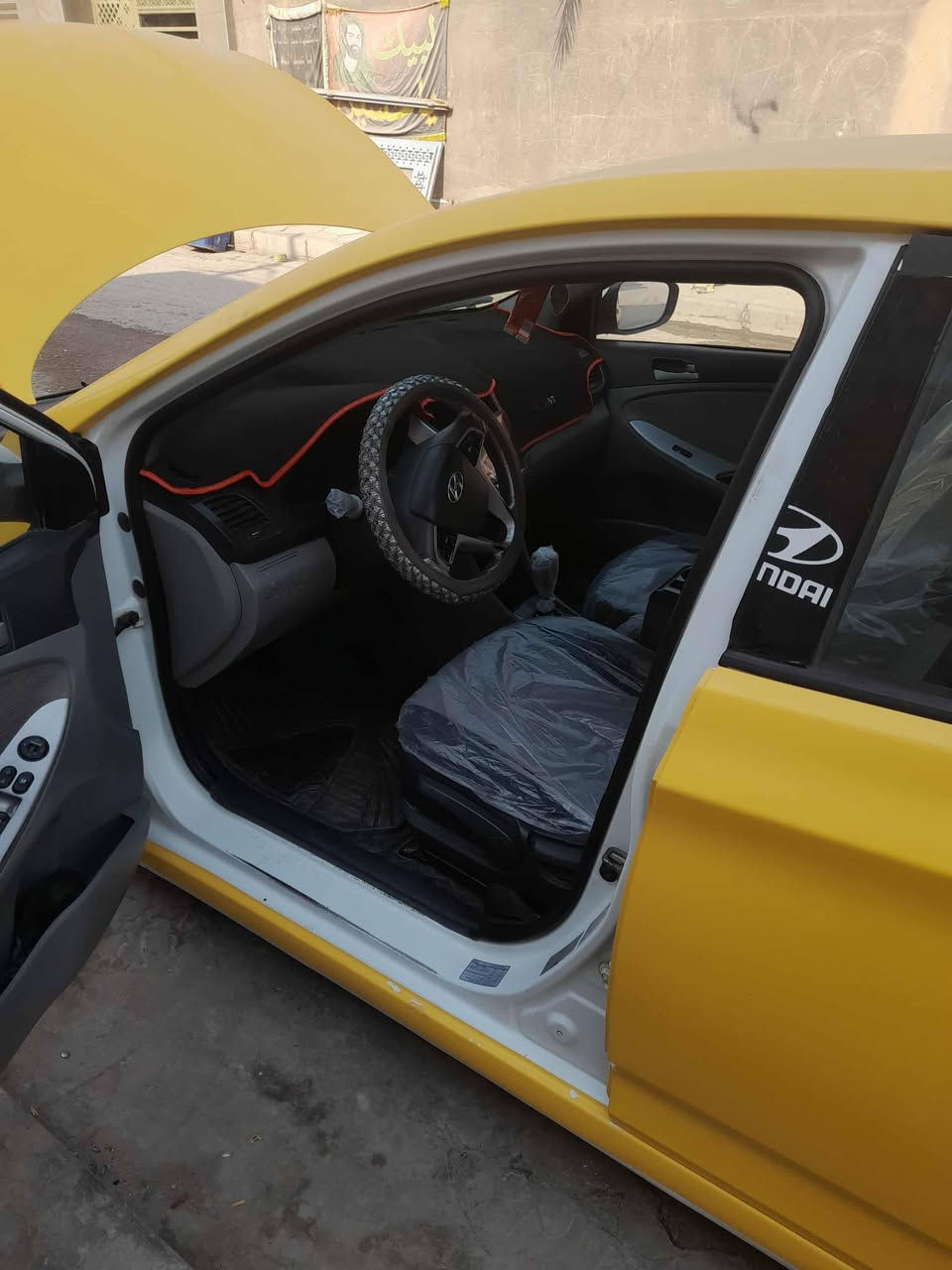 السلام عليكم سياره للبيع اكسنت صفره. موديل 14 سعر 85 رقم المبايل ***********
