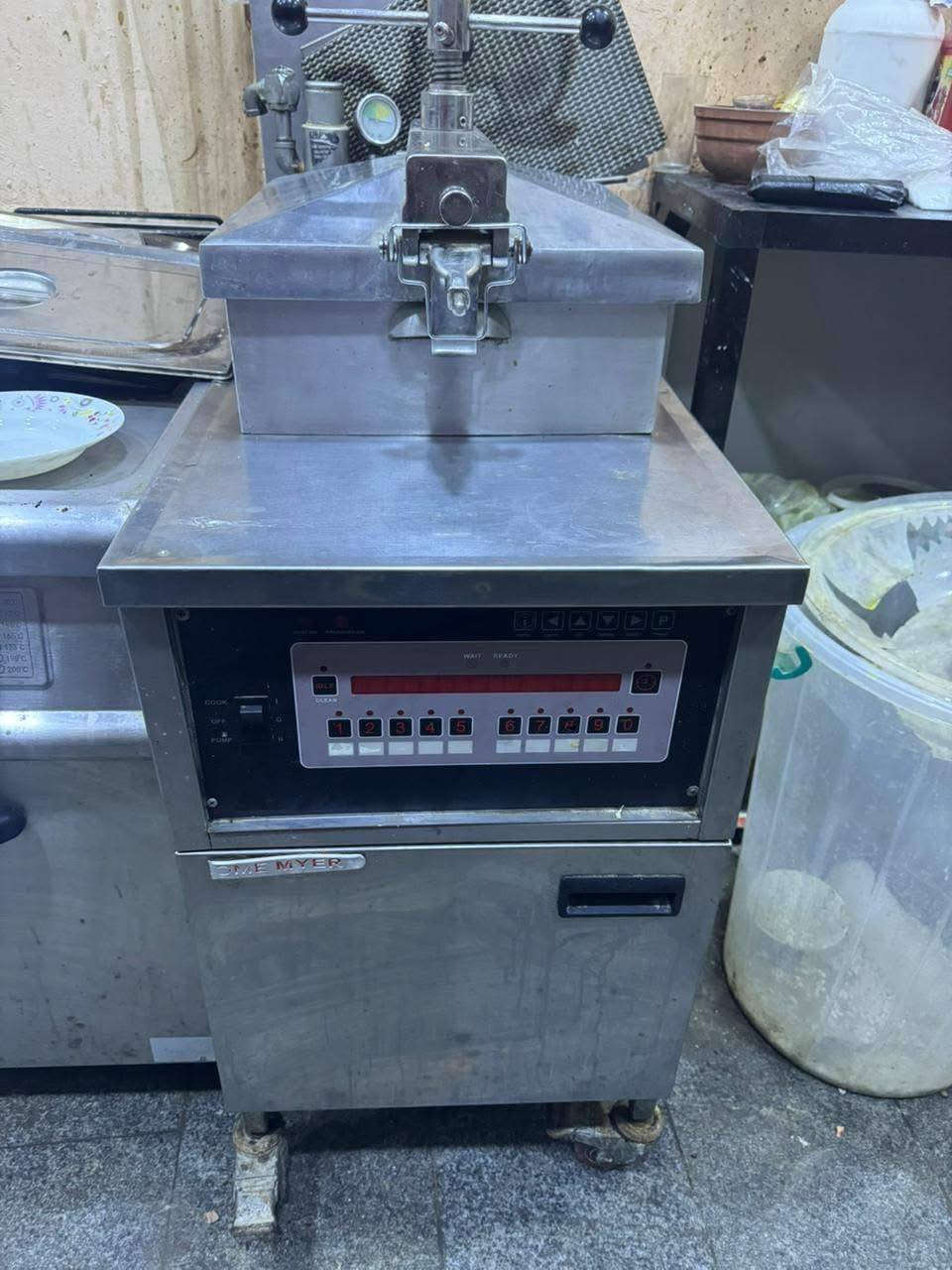 السلام عليكم
اغراض مطعم للبيع كلشي بسعره وكل الاجهزة شغالة ونظيفة جدا وأصلية
*********** بغداد الدورة حي دجلة
