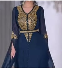 للبيع • ملابس
