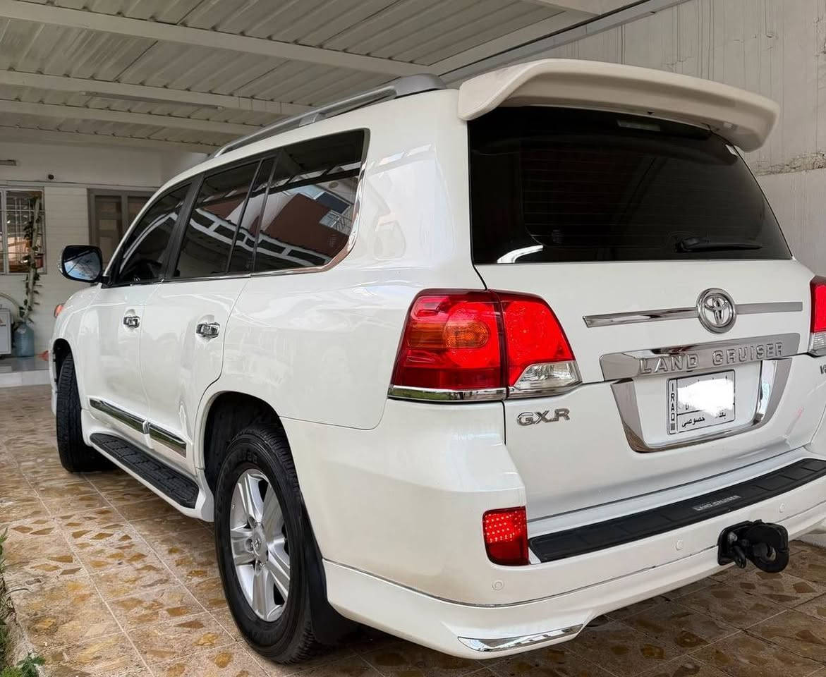 لاندكروز 2013 ساز GXR 
محرك 6 سلندر ماشية 79 الف جديدة وبالحقيقة احلا من الصور رقم بغداد تخم تاير ياباني دنلوب مكفولة بشرط تفتر العراق كله اذا احد كال ملعوب بلعداد مالتها ترجع السيارة والصيانة للسيارة كلها بلشركة على ايدنا من ماشية 10 الف سنوية وحدة اصدارها وعليها رقم بغداد مميز ويا السيارة انطي السيارة جانت مخزونة 

المواصفات
شاشه كبيره
فتحة سقف
مري شفط
مري قلاب
بصمة بيبان
بصمة تشغيل
حساسات 
تفتيح وتقفيل لمس
كامره خلفية
طفايه
حساسات امامي خلفي
بلوتوث
ثلاجة
ايكو
لد نهاري
دوسات ليزريه 
تحكم استيرن
لايت زنون
كشن كهربائي 3 دكم
تقفيل جام
اشاير ترحيب
8 ايرباكات
3 قطع تبريد
زراكات لايت
تبريد ثلج كير محرك مكفولات بشرط حتى الدعمية بدون صبغ والبلادية مالتها 

رقم صاحب السيارة  ***********
مكانها الموصل
