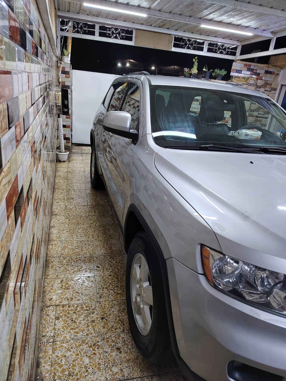 السلام عليكم جيب لاريدو 2011  كير مكينه خير من الله بيهه جاملغ وبنيد كهربائيات كلهه شغاله المكان بغداد السعر 140  رقم الهاتف ***********
