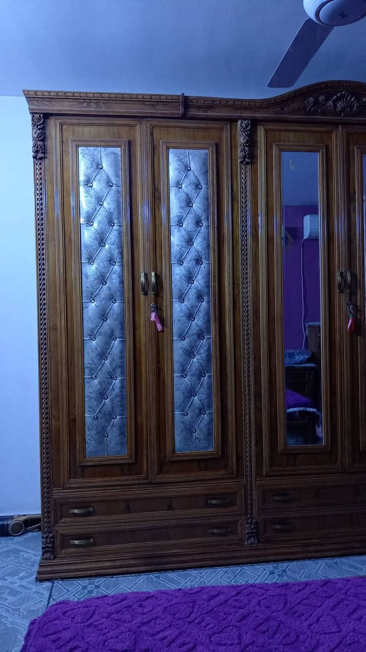 غرفه صاج نظيفه جديده اي ضرر ماكو استعمال قليل الداخل صاج والخارج صاج ٥ملم    خشب ثقيل زان كنتور ٦ابواب سعره مليون و٦٠٠ الدوره كفااءت الصحه ***********
