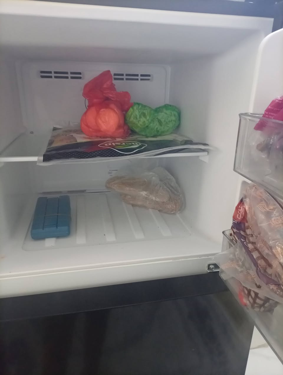 ثلاجة Haier
استخدام 7اشهر وصل كدامكم والسعر 
للبيع بسعر 375 الف مكاني بغداد العامرية 
تواصل واتس ***********
