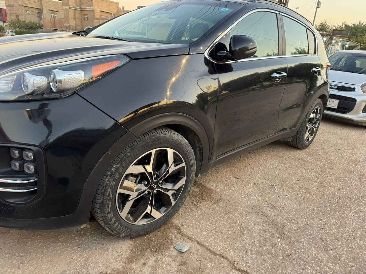 Sportage 2022  
سيارة فول مواصفات EX
بانوراما
بصمه 
تدفئة وتبريد كشنات 
كراسي ثنين كهرباء
سايد بريك كهرباء
اوتو هولد
نزول منحدرات
صندوك كهرباء 
حساسات امامي وخلفي
رقم بابل ***********
