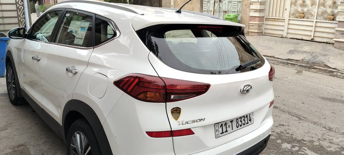 السلام عليكم #توكسان موديل 19
 وارد كوري 
ماشية 73
رقم بغداد باسمي 
بصمة
كشنات جلد
حساسات 
شاشة 
كاميرات 
مودات قيادة 
قطعتين تبريد
تحكمات ستيرن جهتين
مثبت سرعة 
ترحيب
وبعد بيهة المواصفات المعروفة
بيهة بنيد مبدل وطخة بسيطة بقبق الصندوق بدون دواخل  
السعر 185وبيهة مجال بسيط
للاستفسار ***********
