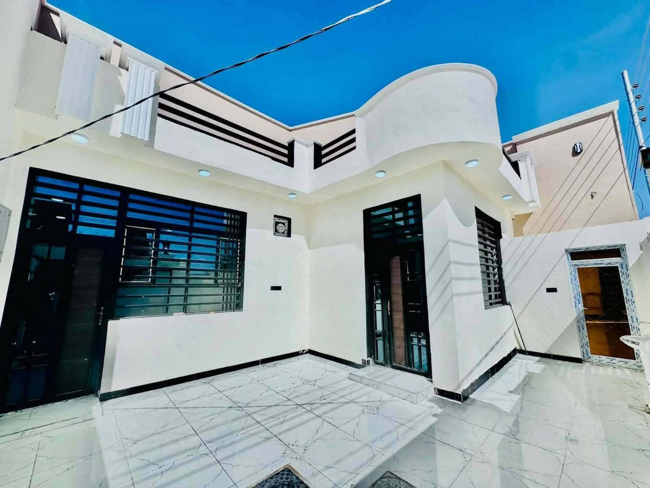 بسم ألله الرحمن الرحيم هلمره العرض نارر 🔥🔥بيع متوازي  بيت للبيع المساحه 200 متر طابو صرف حي النداء شارع مجمع بيتي عمود 54موقع مميز جدا خلف التجاري شارع 60 العرضي السعر بلاش 138 مع المجال بناء طابوك اساس وسقف صب كونكريت يحتوي على غرفتين +صاله+مطبخ+استقبال+حمامات خارجيه وداخليه شرط البناء شغل مهندسين للاستفسار ***********
