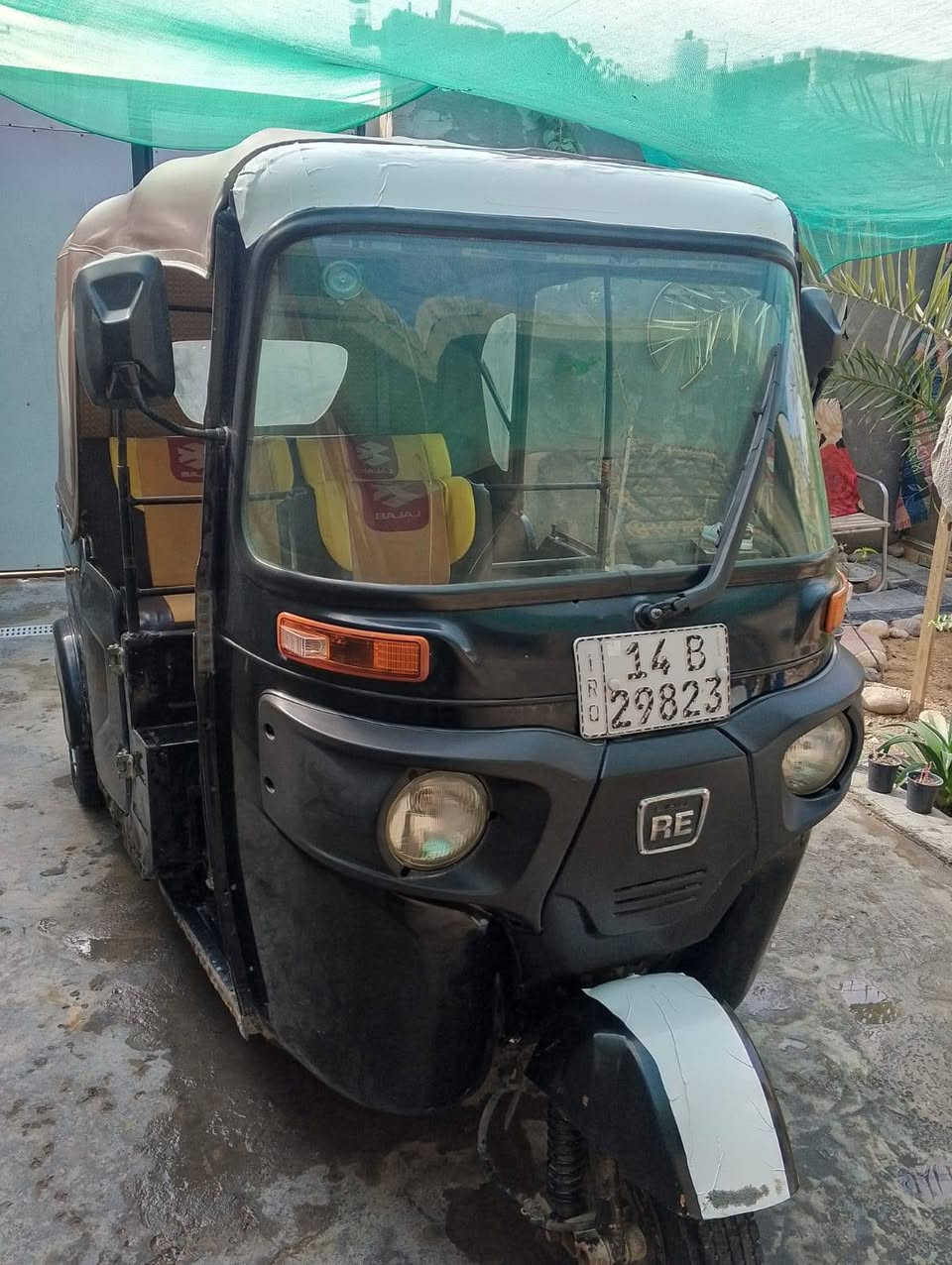 تكتك باجاج 2020 سنويه 2030  رقم انكليزي سعرها خمسه ملايين ونص وبيه مجال *********** عنوان البصرة الجزيره
