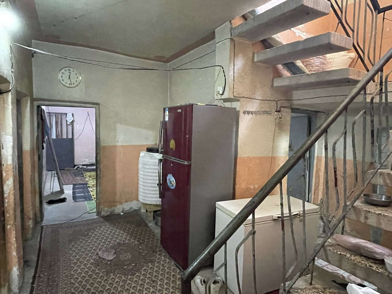 السلام عليكم 

-بيت بحي عداي مقابل المدرسه الصينيه ركن المساحه ٢٠٠ متر طابو صرف تحويل مباشر
-استقبال ، مطبخ ،مجمع صحيات ، غرفتين 
-طابوك وسكف مسلح 
***********
