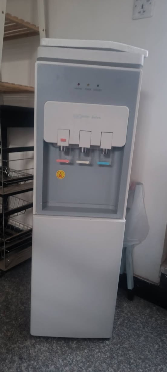 براد ماء للبيع
براد ماء تركي جديد مستخدم 4أيام فقط
ماءحار وبارد وعادي وثلاجة وفريز في الجزء السفلي
السعر 80000
علما سعره في السوق 105000
للاستفسار على الرقم ***********.  يوجد به واتساب
