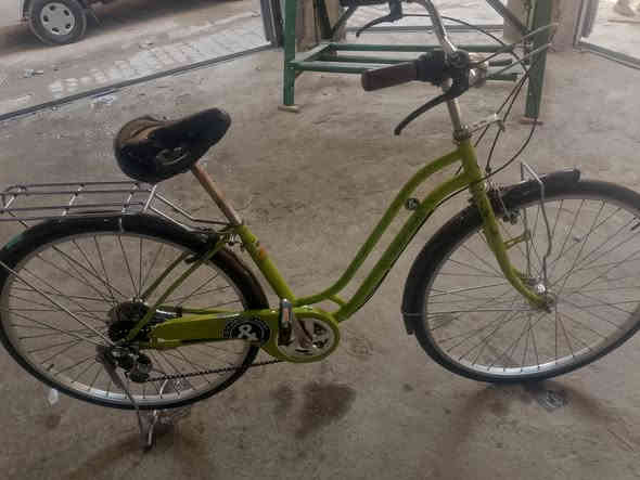 سلام عليكم بايسكل بلادي جديد حجم 27 ابو الكير لبيع  وشراي بي خير ويدلل سعره 100 رقم التلفون ***********
