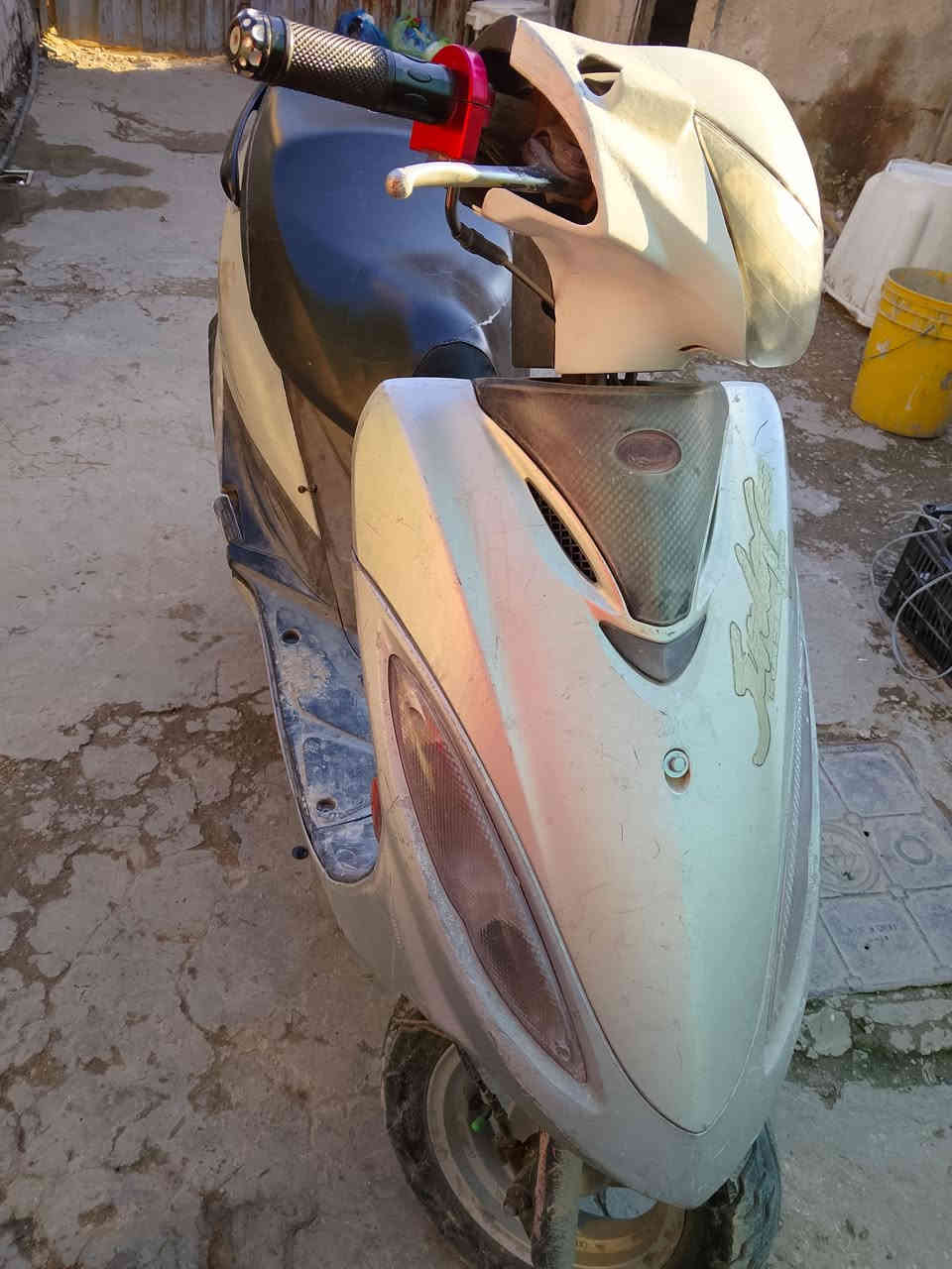 السلام عليكم شباب دراجه البيع كامكو جي فور دراجه مامفتوحه كامله مكمله و السعر 375 وبيه مجال و هاذه رقمي بيه وتساب ***********
