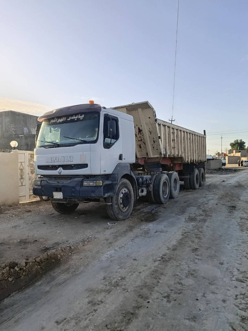 سلام عليكم سياره للبيع رينو موديل 2001 سياره بسم صاحبها مكفوله كفاله عامه سنويه لل 28 باقي تفاصيل عل رقم... ***********
